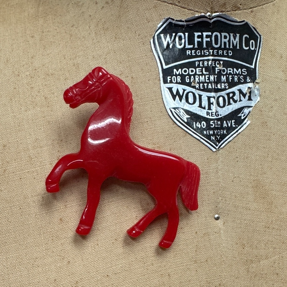 Classic Hardware Fakelite Horse Brooch